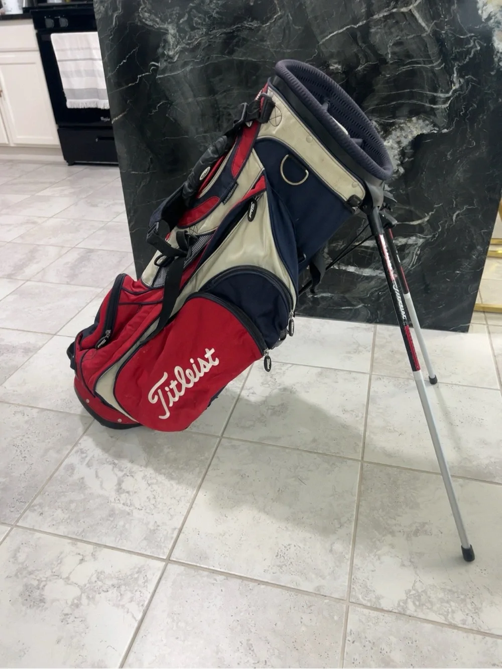 Titleist Stand Golf Bag Red Navy Dual Strap Carry Bag